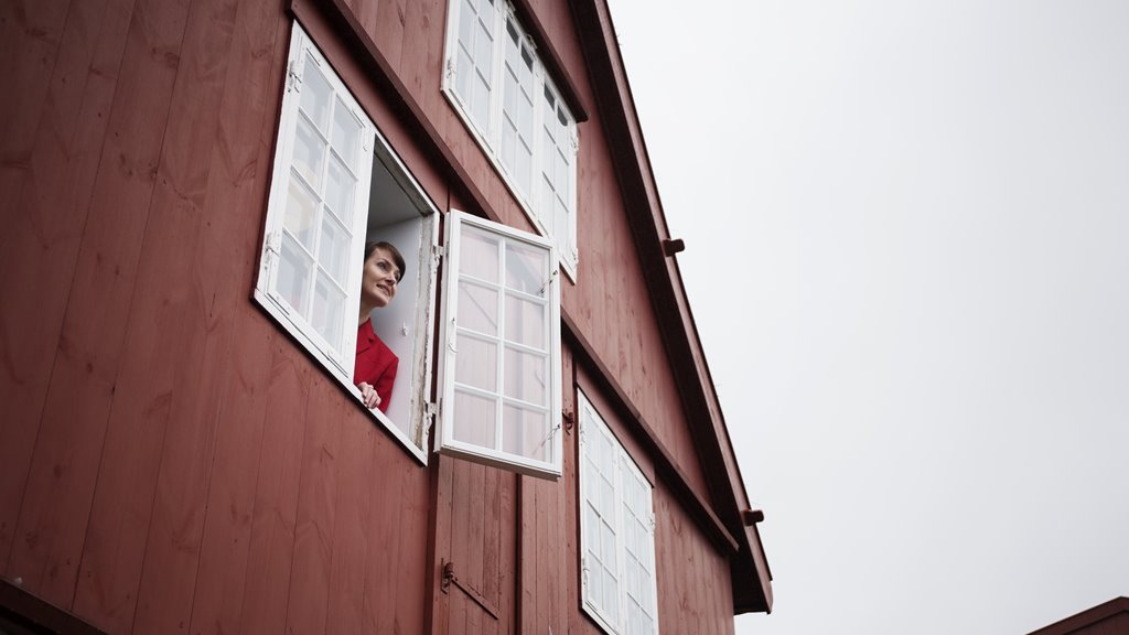 Skuld landskassans minkar við 800 mió. kr. í dag