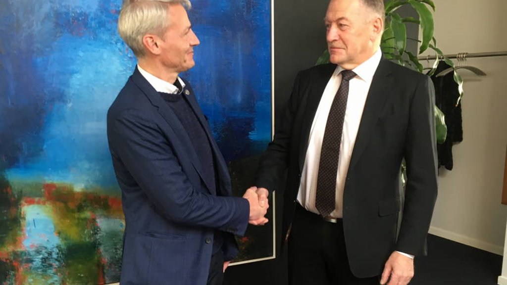 Nýggjur landsstýrismaður í fiskivinnumálum tikið við