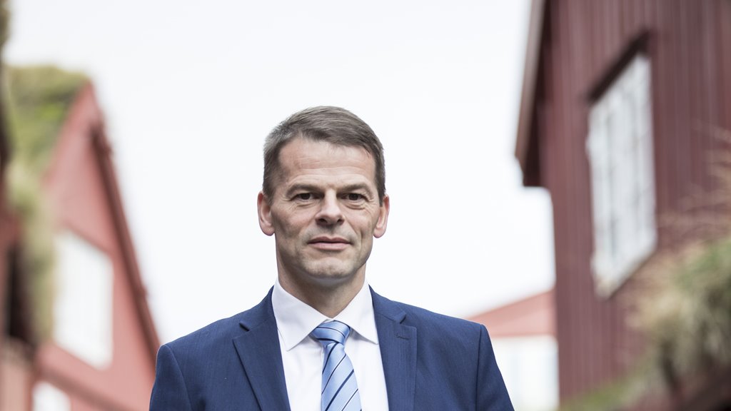 Landsstýrið avgerð, hvussu samfelagið letur upp