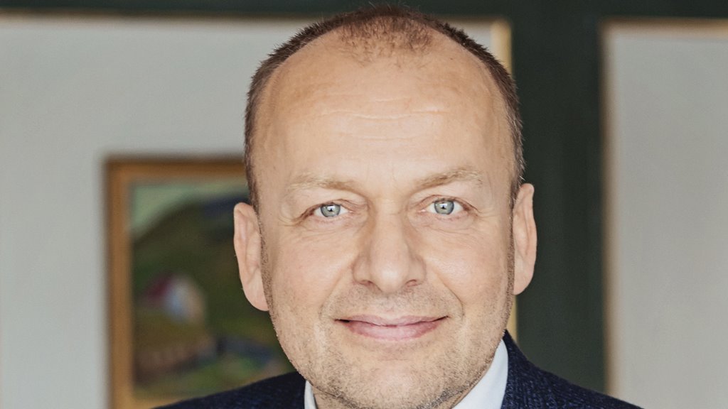 Landsstýrismaðurin setur ferð á endurvenjing