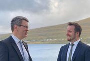Helgi Abrahamsen, landsstýrismaður í umhvørvis- og vinnumálum, hevði í dag vitjan av danska vinnumálaráðharranum, Simon Kollerup