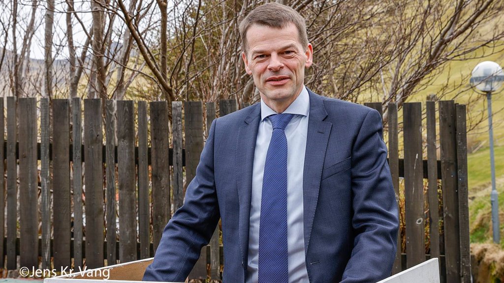 Flaggrøða: kreppan vísir, hvørji vit eru