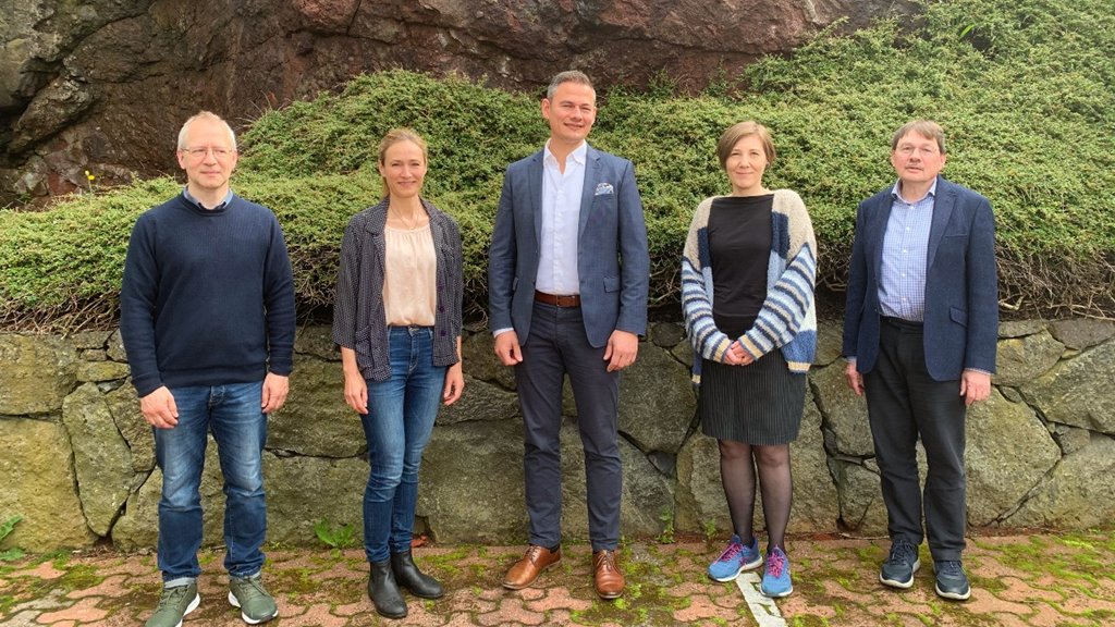 Faknevnd, ið viðger og játtar stuðul til gransking, tilnevnd