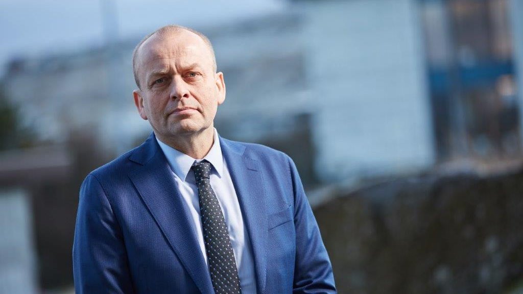 Áheitan frá landsstýrismanninum: Takið ímóti koppsetingini og sýnið fyrilit