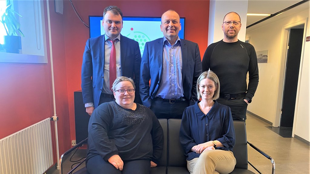 Hjálparráðsnevndin havt sín fyrsta fund