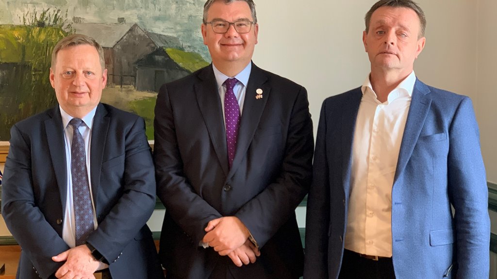 Bretski ráðharrin fyri Skotland, Iain Stewart á vitjan í Fíggjarmálaráðnum