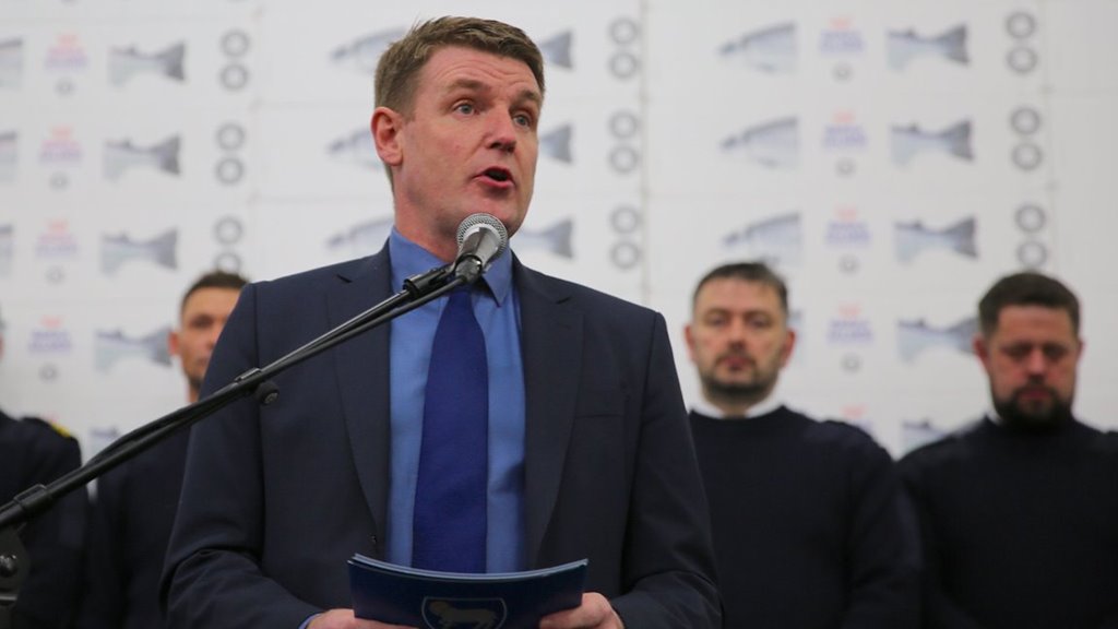 Røða: Tit flyta Føroyar fram á leið