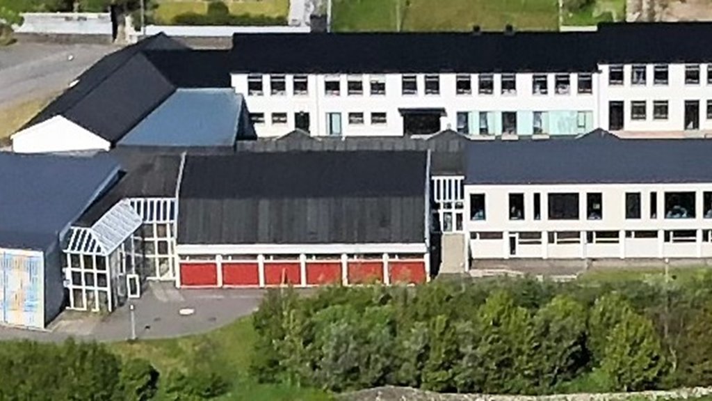 Tíðaravmarkað starv sum skúlastjóri í Sørvágs skúla leyst at søkja