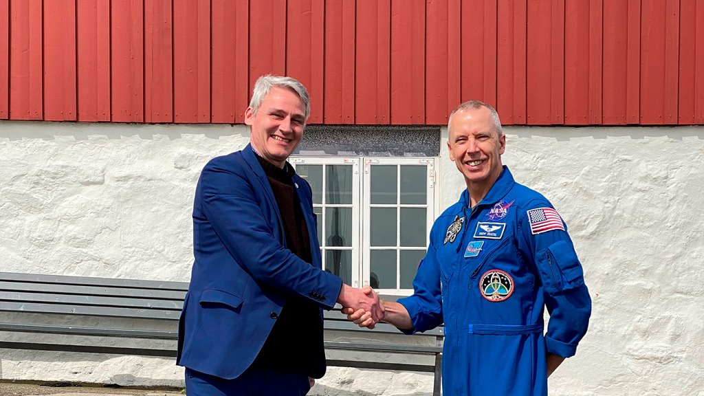 NASA astronautur hitti Høgna Hoydal